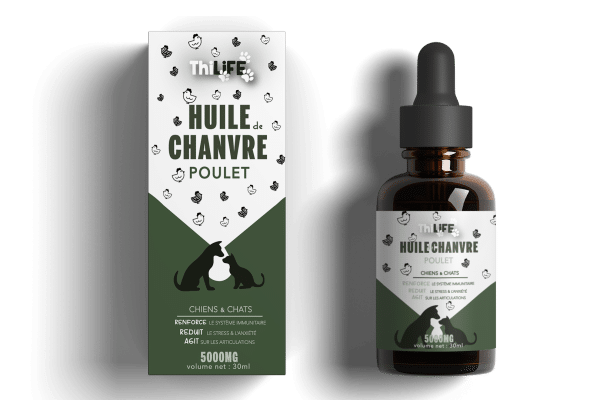 Emballage et bouteille d'huile de chanvre saveur poulet Thilife, destinée à renforcer le système immunitaire et réduire le stress chez les chiens et chats