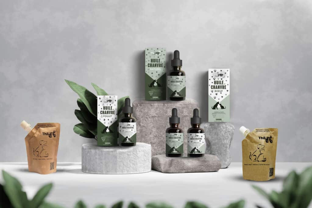 Vue d'ensemble de la gamme de produits Thilife, incluant des huiles de chanvre en saveurs naturel, poulet et bœuf, ainsi que des recharges écologiques pour chiens et chats